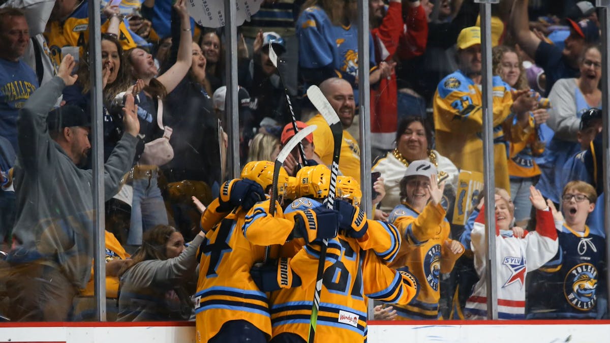 Fightin' Fish rally back to take game three