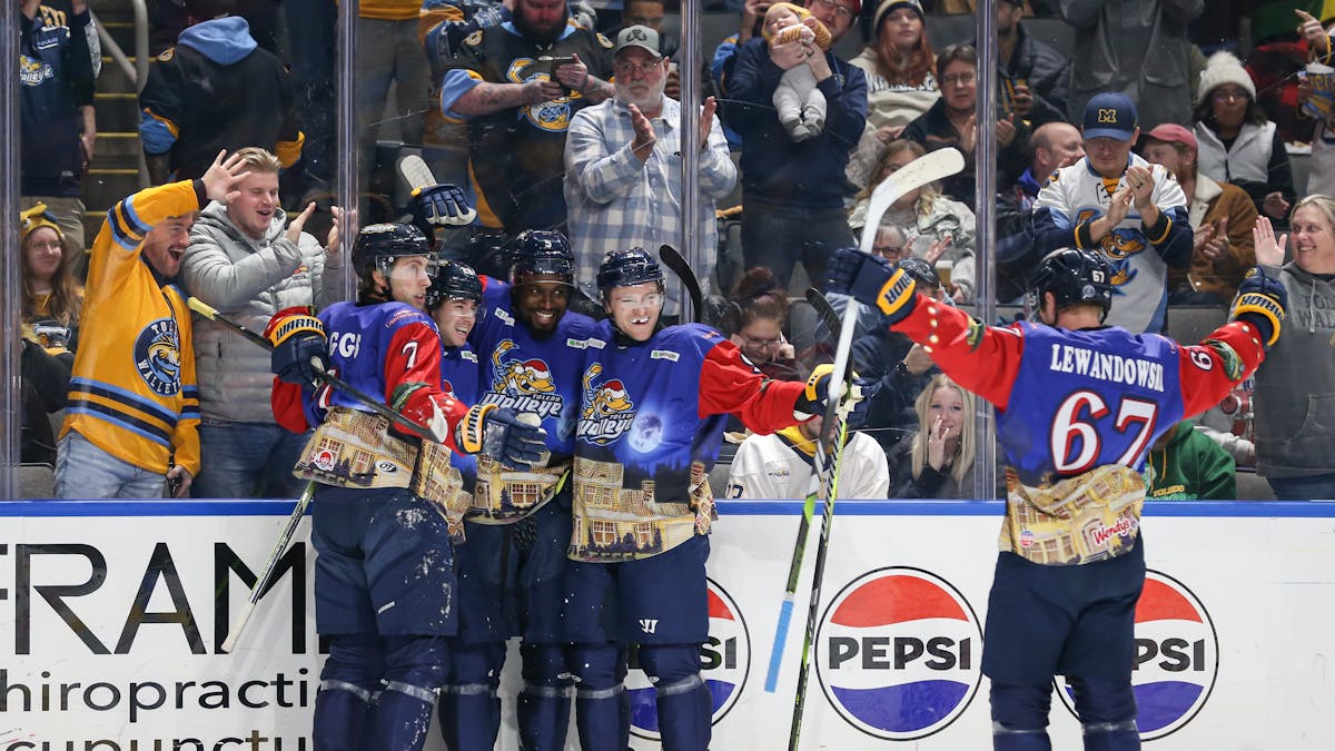 Craggs tallies 5 points in dominant win against Bloomington