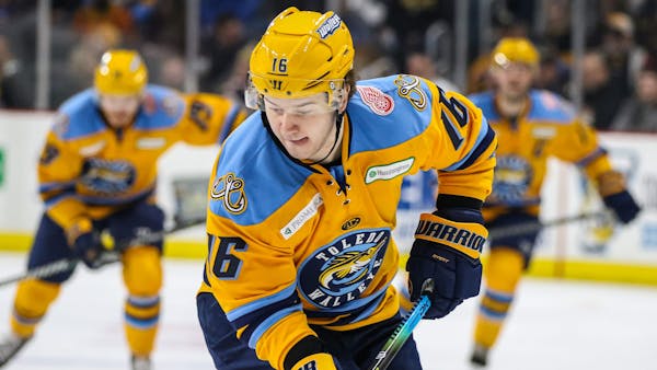 Walleye rout Steelheads, 7-3, as Hawkins, Curry combine for four goals