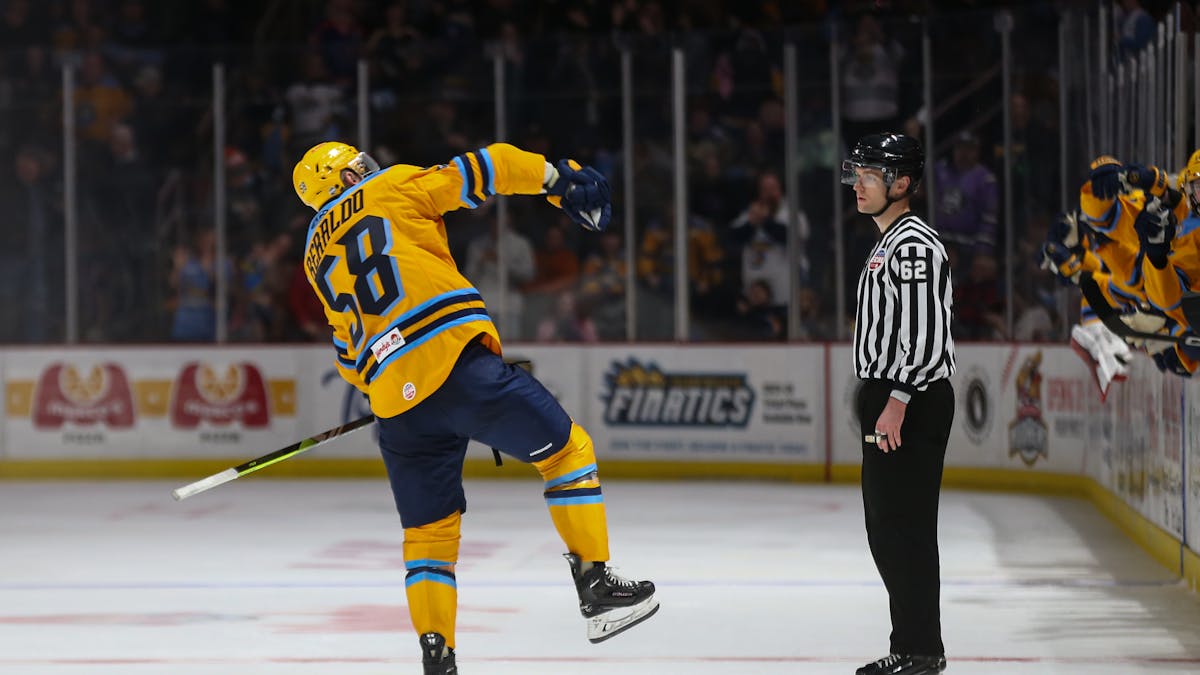 Big third period gives Walleye 4-2 comeback victory over Cincinnati